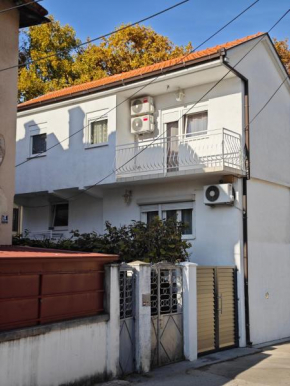 CASA BAYA with garden and river view & parking